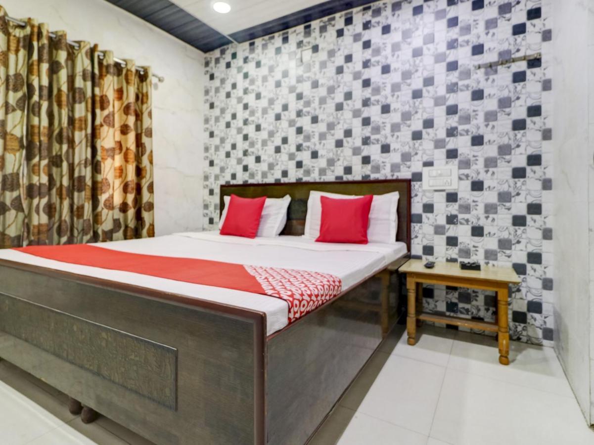 Oyo 77454 Hotel Prince Palace Patiāla 外观 照片