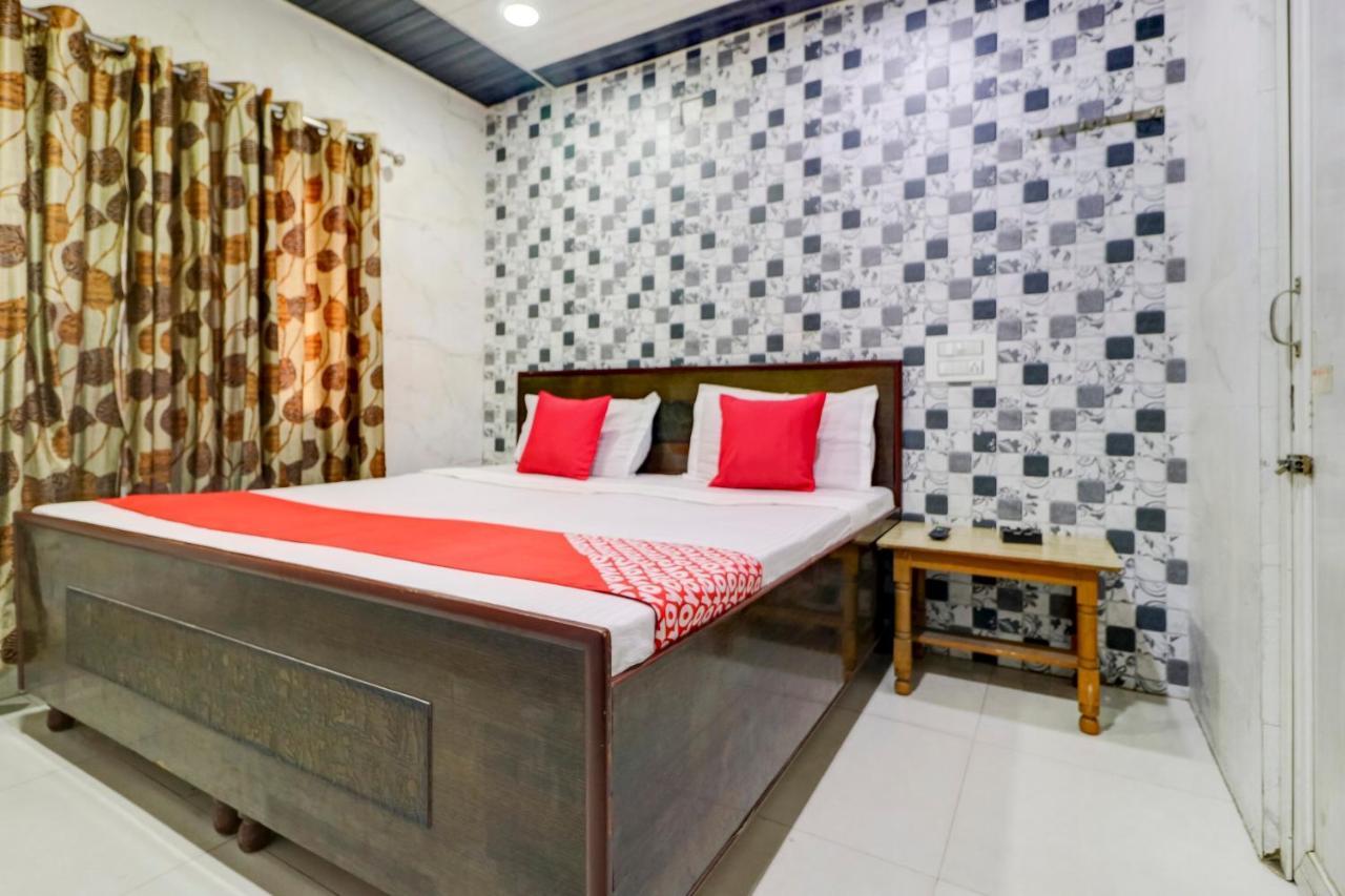 Oyo 77454 Hotel Prince Palace Patiāla 外观 照片