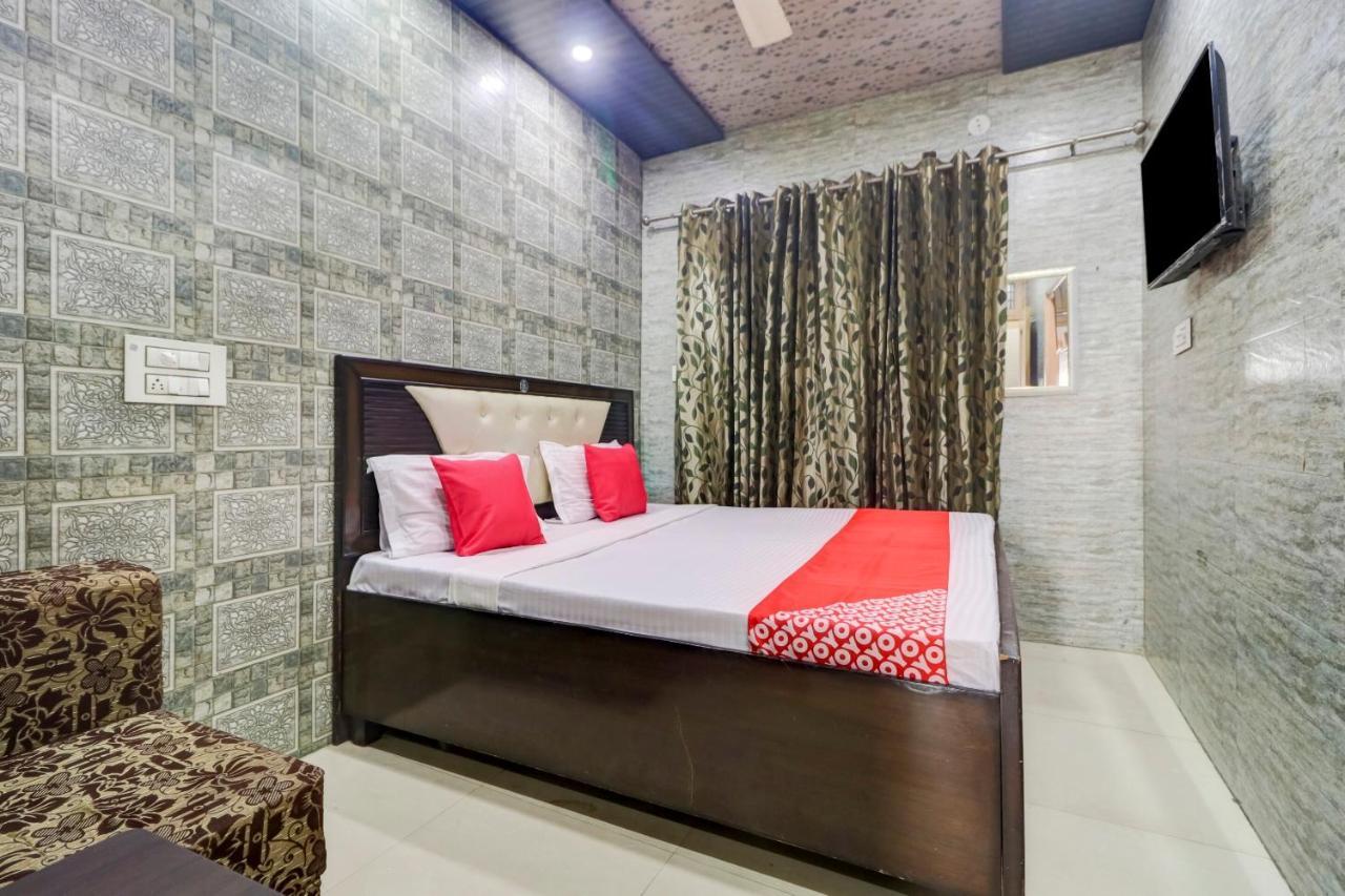 Oyo 77454 Hotel Prince Palace Patiāla 外观 照片